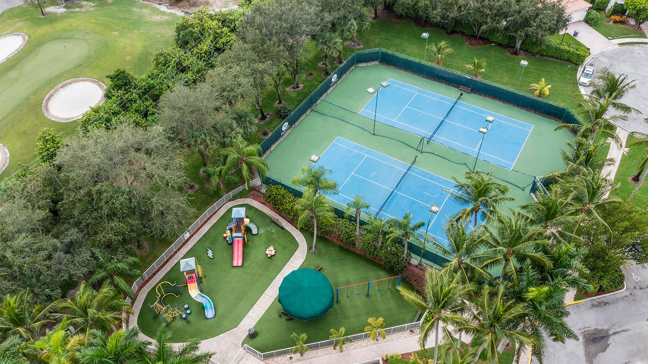 На продажу: $995,000 (4 спален, 3 ванн, 2675 Квадратных фут)