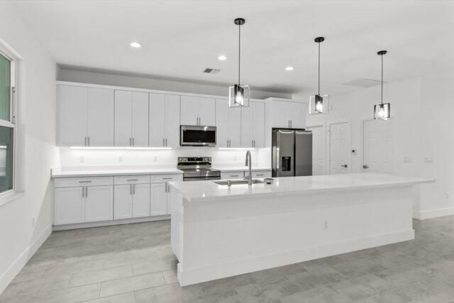 На продажу: $396,000 (4 спален, 2 ванн, 1950 Квадратных фут)