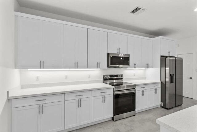 На продажу: $396,000 (4 спален, 2 ванн, 1950 Квадратных фут)