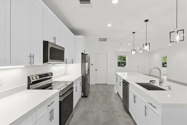 На продажу: $396,000 (4 спален, 2 ванн, 1950 Квадратных фут)