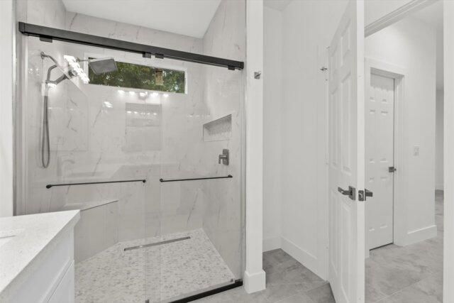 На продажу: $396,000 (4 спален, 2 ванн, 1950 Квадратных фут)