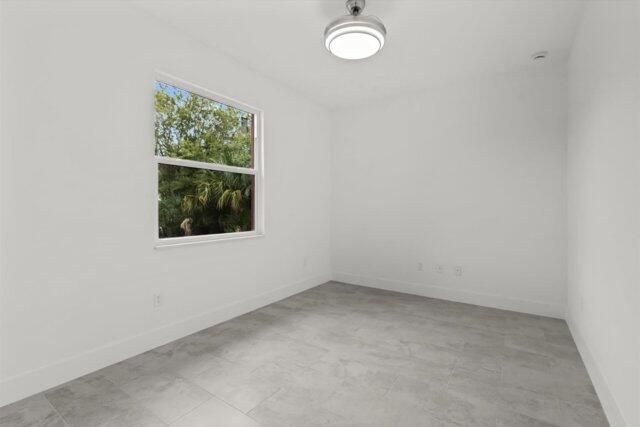 На продажу: $396,000 (4 спален, 2 ванн, 1950 Квадратных фут)