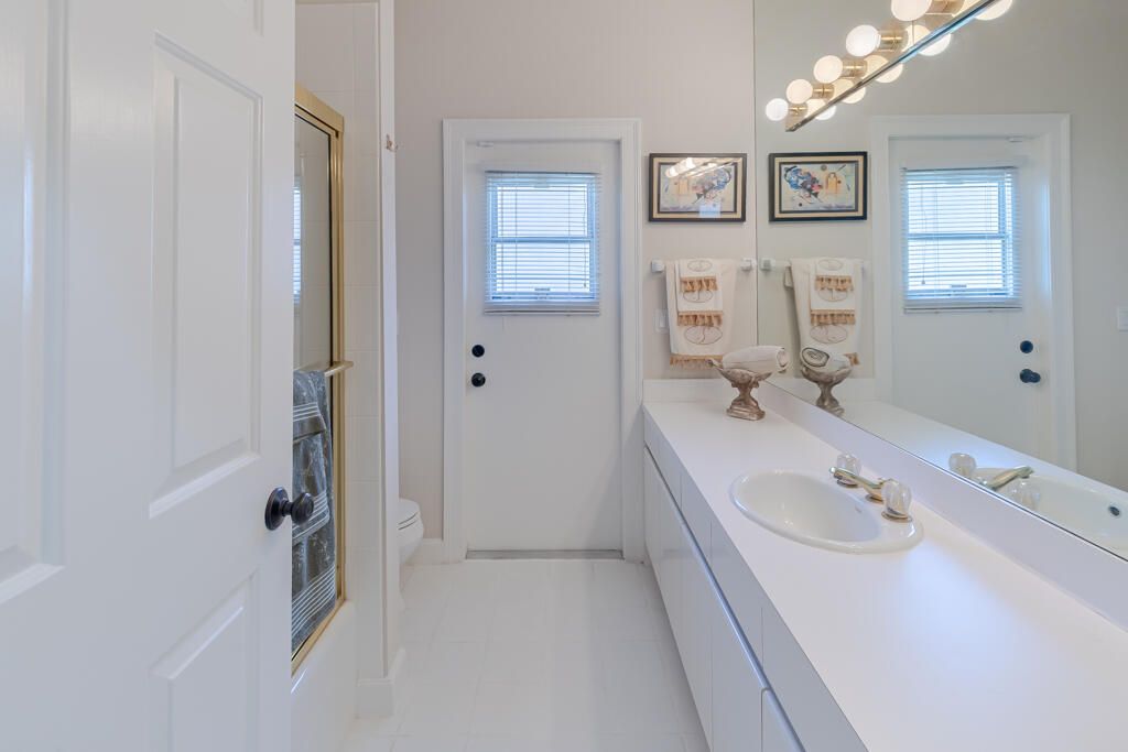 合同活跃: $615,000 (3 贝兹, 2 浴室, 2397 平方英尺)