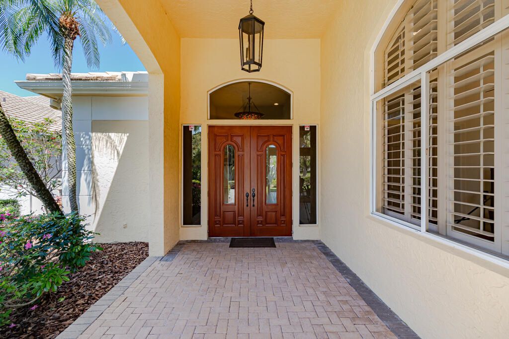 合同活跃: $615,000 (3 贝兹, 2 浴室, 2397 平方英尺)