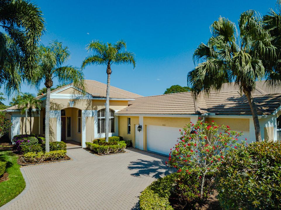 合同活跃: $615,000 (3 贝兹, 2 浴室, 2397 平方英尺)