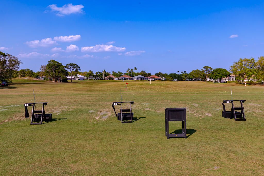 合同活跃: $615,000 (3 贝兹, 2 浴室, 2397 平方英尺)