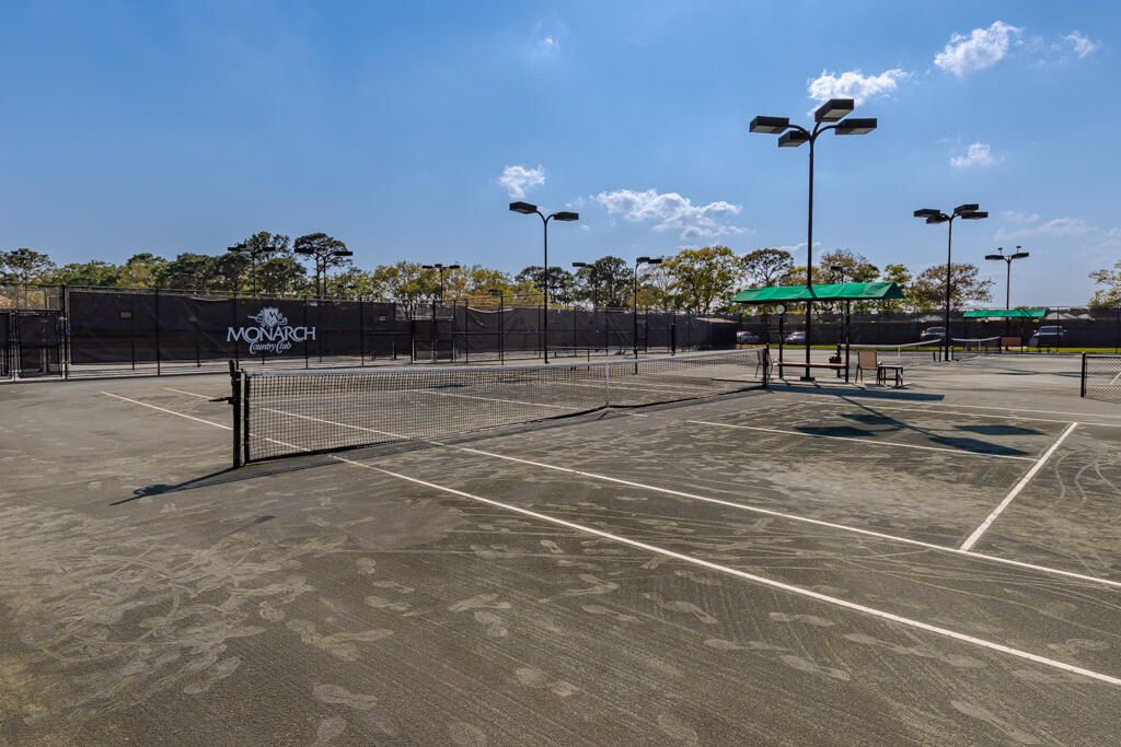 合同活跃: $615,000 (3 贝兹, 2 浴室, 2397 平方英尺)