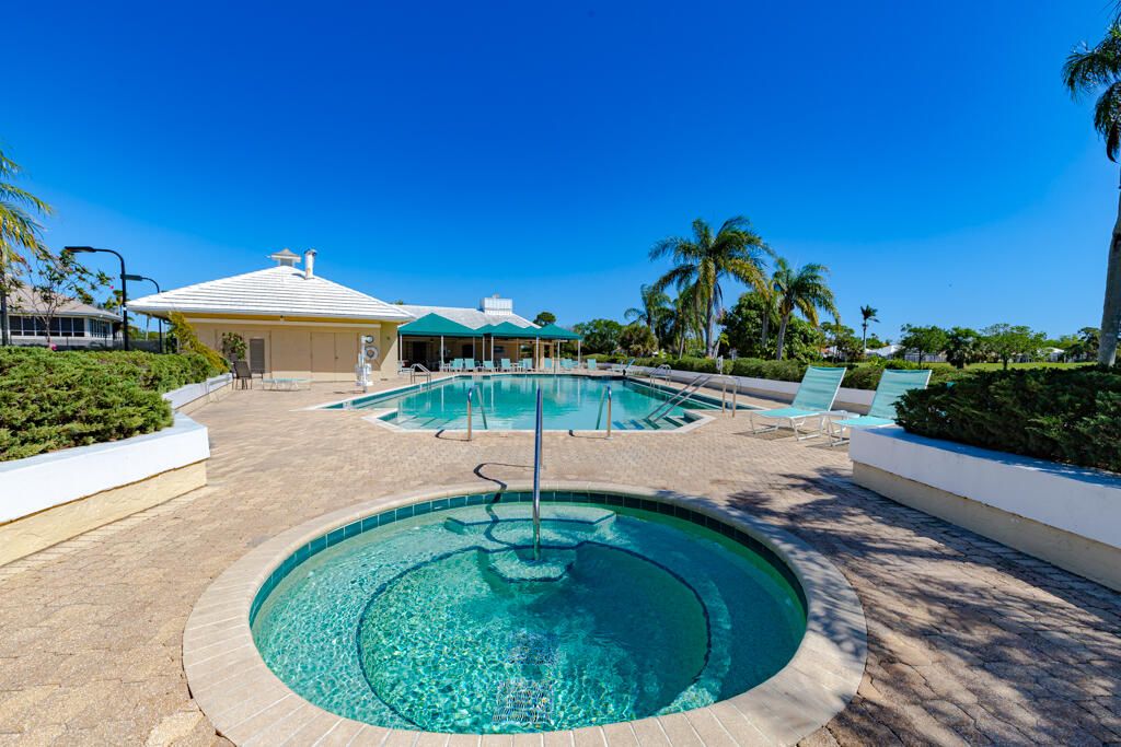 合同活跃: $615,000 (3 贝兹, 2 浴室, 2397 平方英尺)