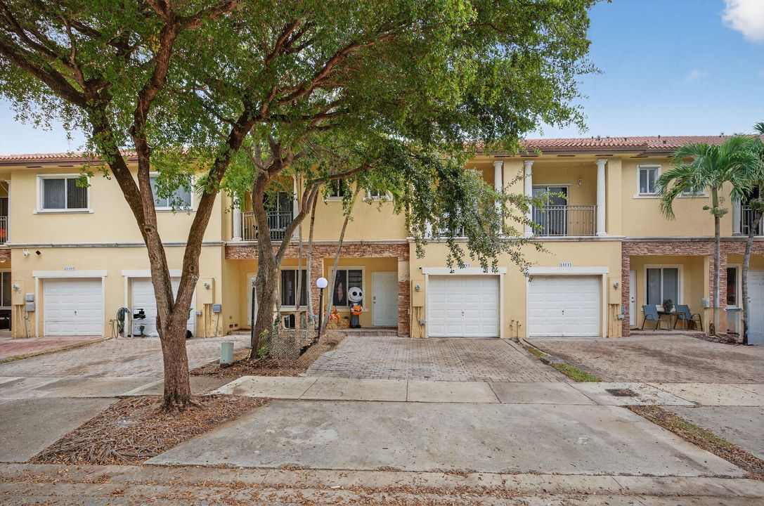 Active With Contract: $390,000 (3 beds, 2 baths, 1672 Square Feet)