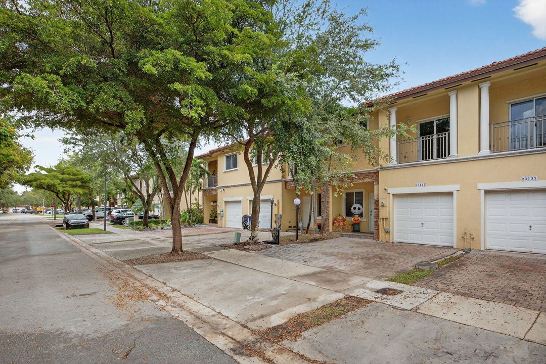 Active With Contract: $390,000 (3 beds, 2 baths, 1672 Square Feet)