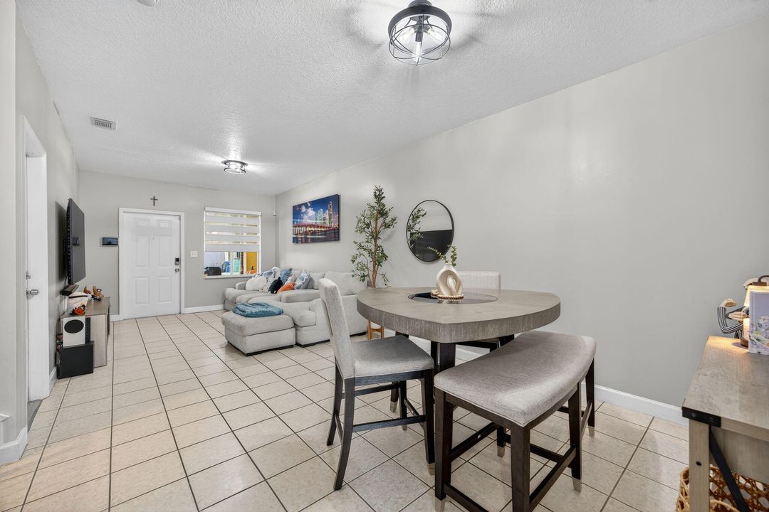 Active With Contract: $390,000 (3 beds, 2 baths, 1672 Square Feet)