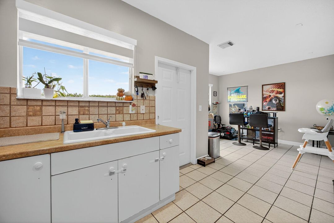 Active With Contract: $390,000 (3 beds, 2 baths, 1672 Square Feet)