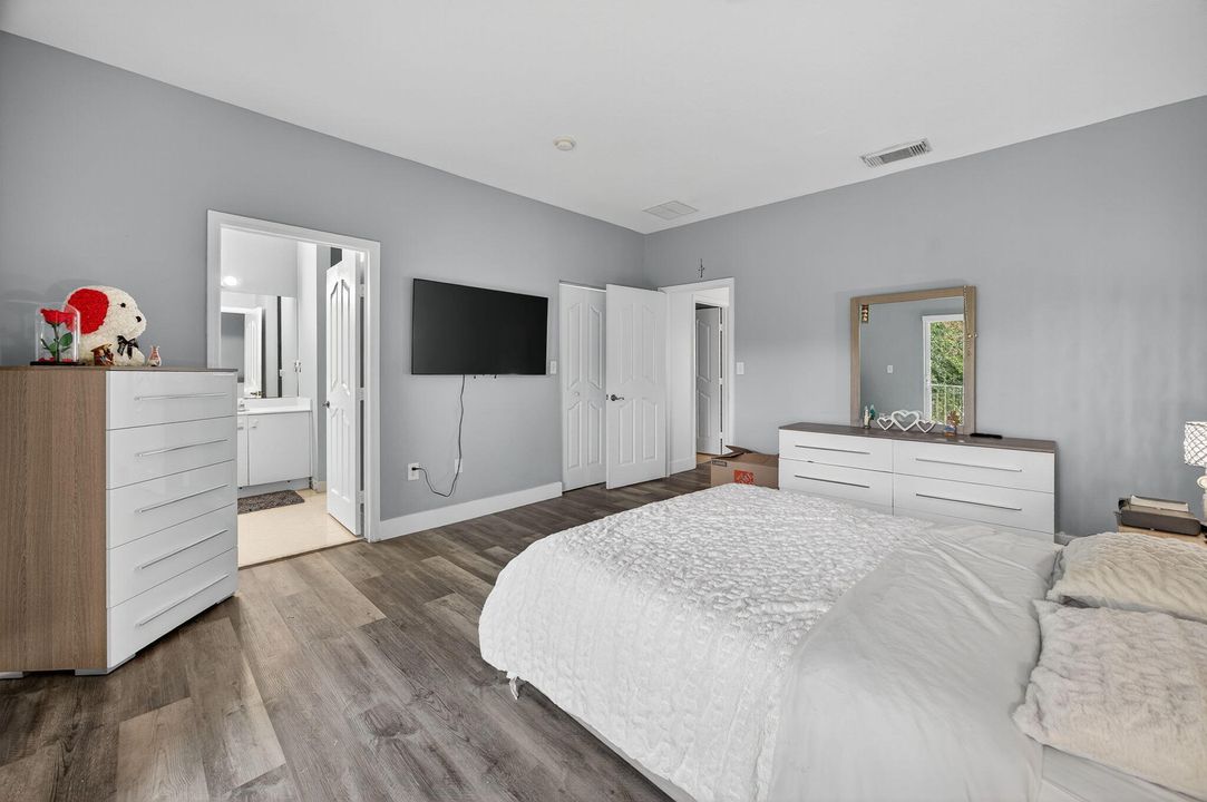 Active With Contract: $390,000 (3 beds, 2 baths, 1672 Square Feet)