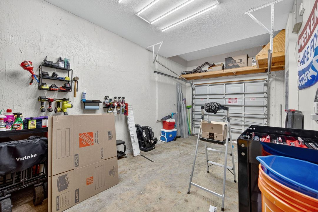 Active With Contract: $390,000 (3 beds, 2 baths, 1672 Square Feet)