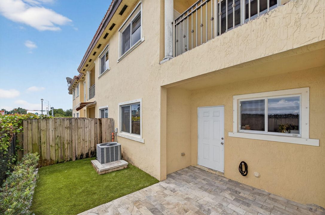 Active With Contract: $390,000 (3 beds, 2 baths, 1672 Square Feet)