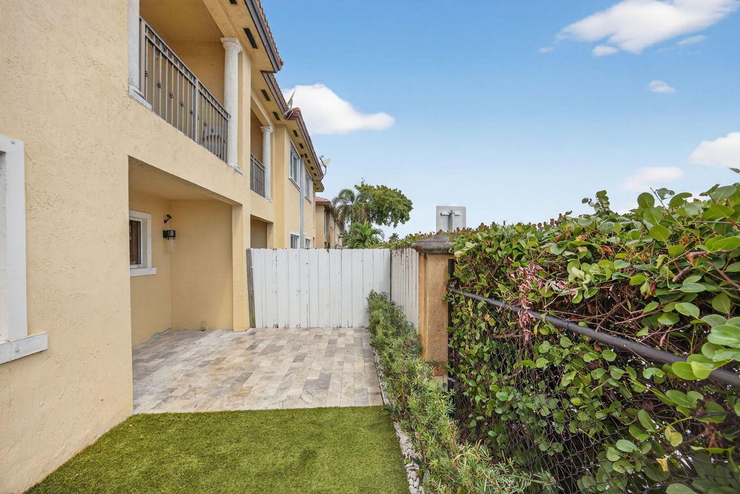 Active With Contract: $390,000 (3 beds, 2 baths, 1672 Square Feet)