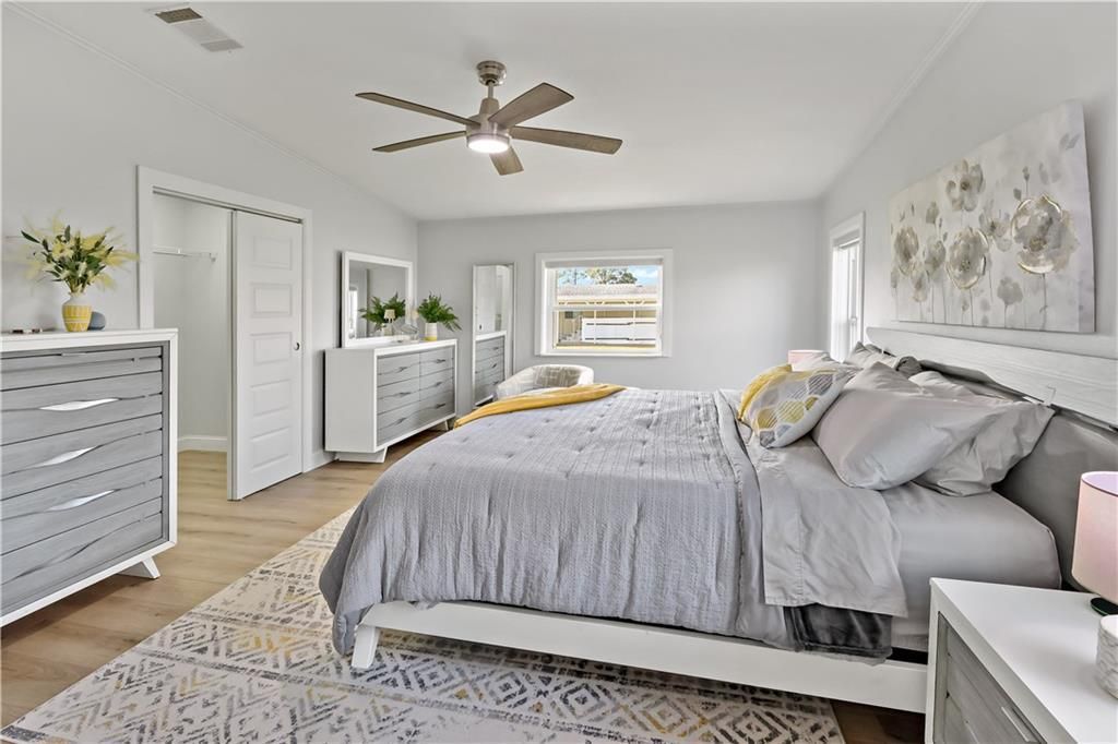 Activo con contrato: $300,000 (2 camas, 2 baños, 1609 Pies cuadrados)