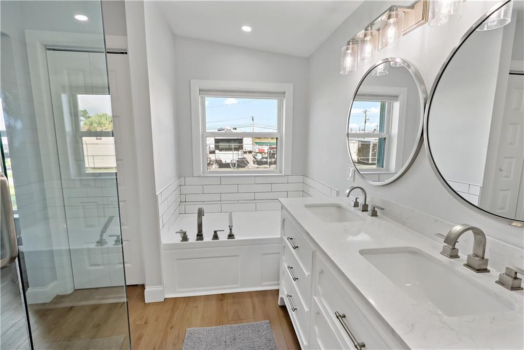 Activo con contrato: $300,000 (2 camas, 2 baños, 1609 Pies cuadrados)