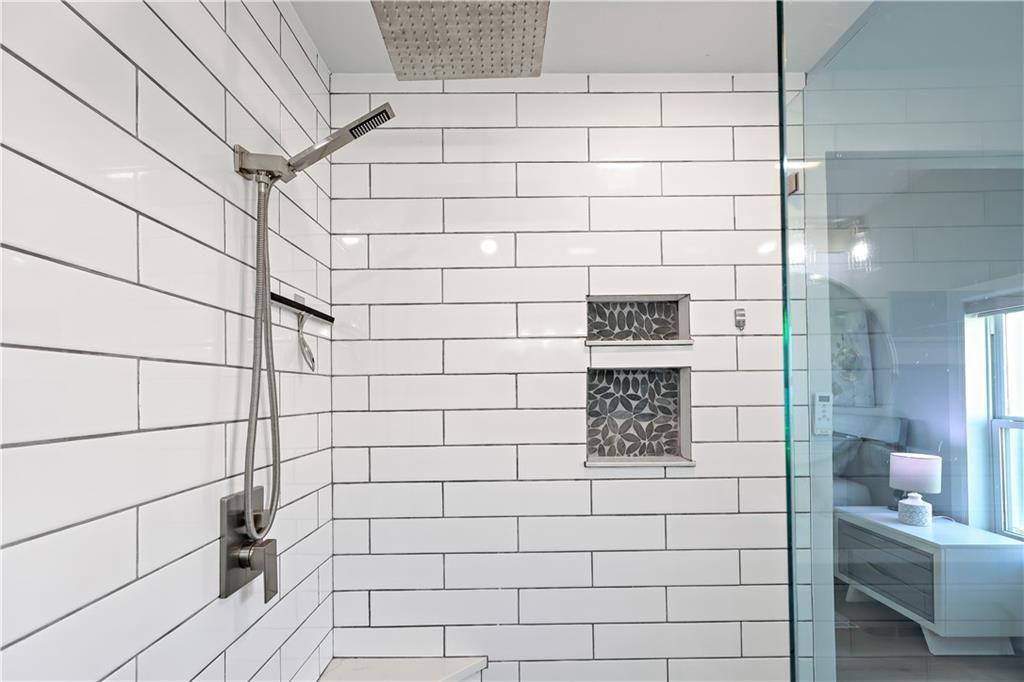 Activo con contrato: $300,000 (2 camas, 2 baños, 1609 Pies cuadrados)