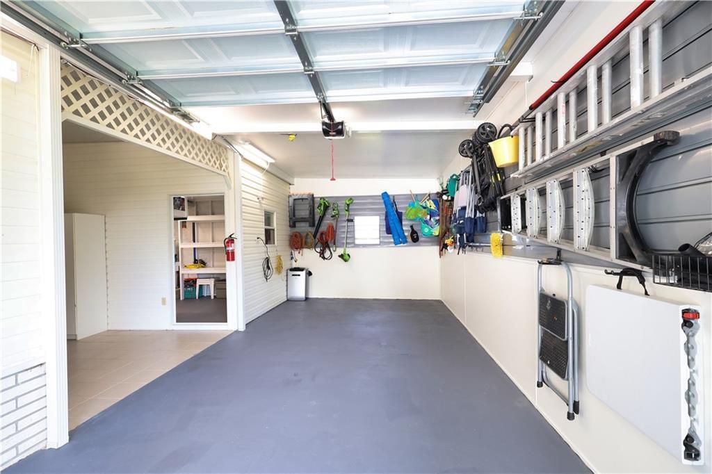 Activo con contrato: $300,000 (2 camas, 2 baños, 1609 Pies cuadrados)