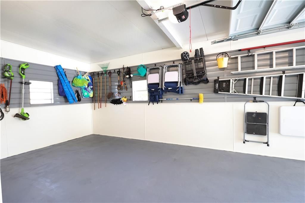 Activo con contrato: $300,000 (2 camas, 2 baños, 1609 Pies cuadrados)