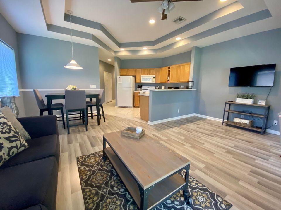 For Sale: $290,000 (2 beds, 2 baths, 1312 Square Feet)