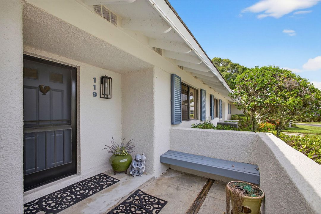 Active With Contract: $419,900 (2 beds, 2 baths, 1135 Square Feet)