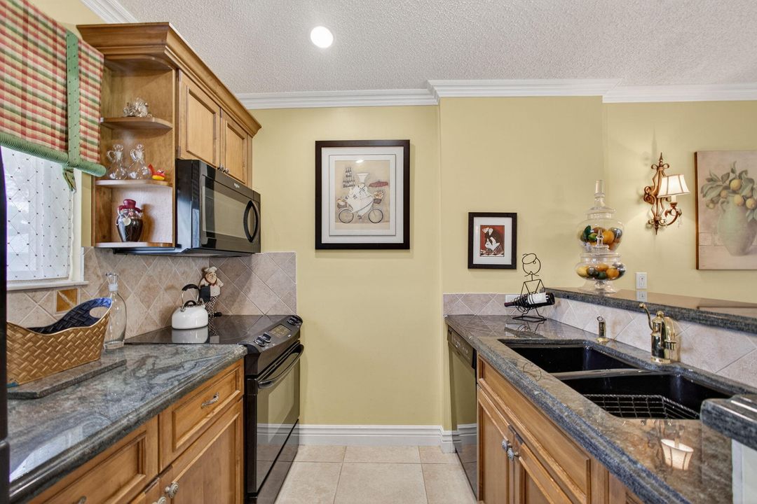 Active With Contract: $419,900 (2 beds, 2 baths, 1135 Square Feet)