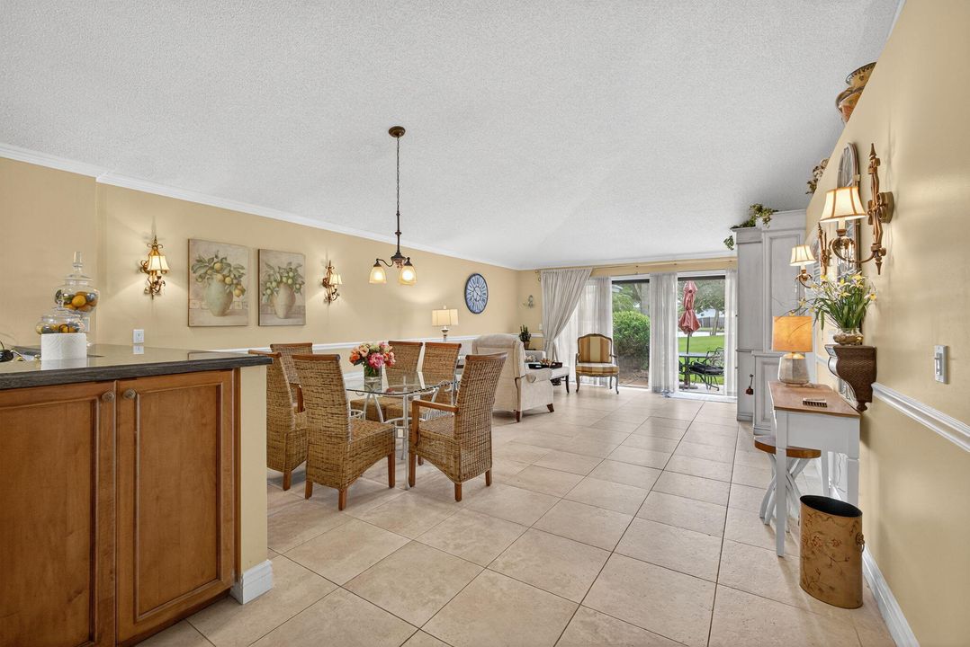 Active With Contract: $419,900 (2 beds, 2 baths, 1135 Square Feet)