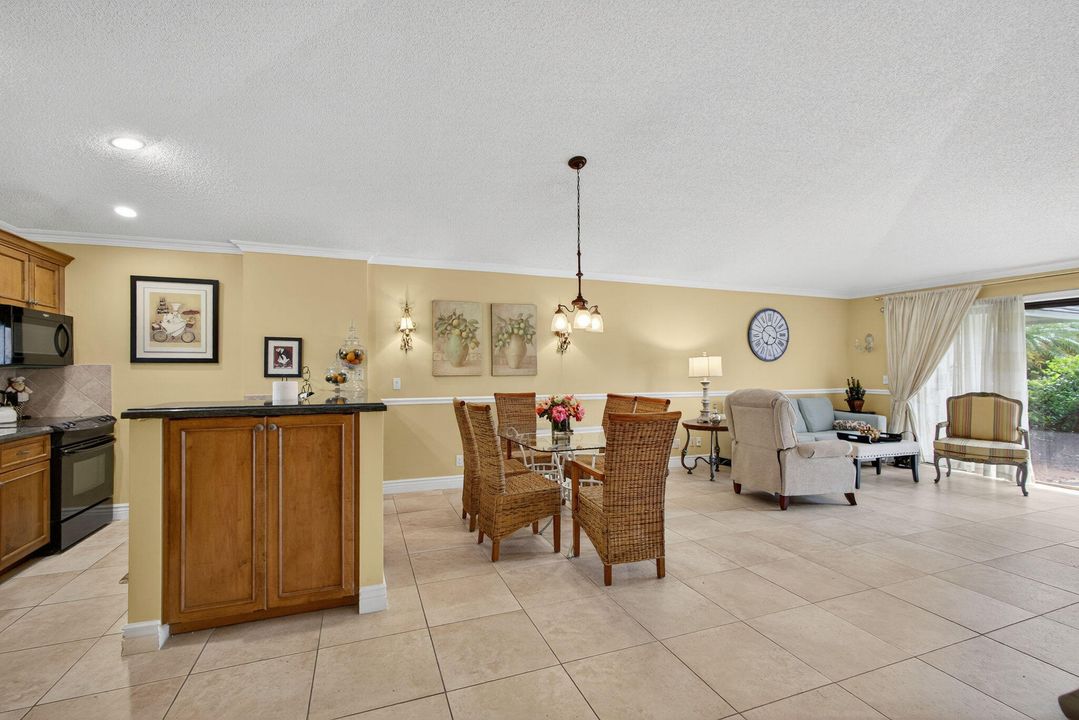 Active With Contract: $419,900 (2 beds, 2 baths, 1135 Square Feet)