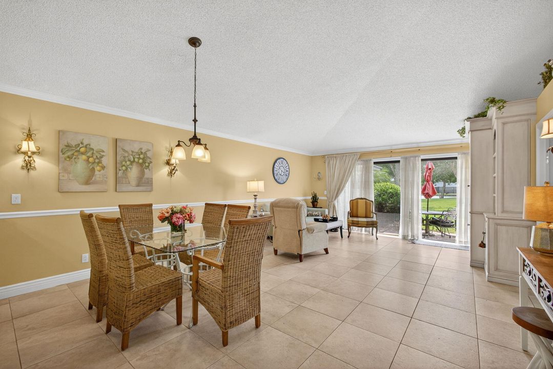 Active With Contract: $419,900 (2 beds, 2 baths, 1135 Square Feet)