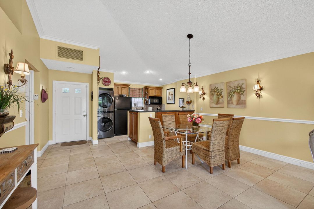 Active With Contract: $419,900 (2 beds, 2 baths, 1135 Square Feet)