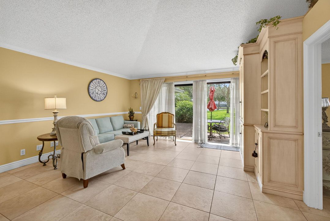 Active With Contract: $419,900 (2 beds, 2 baths, 1135 Square Feet)