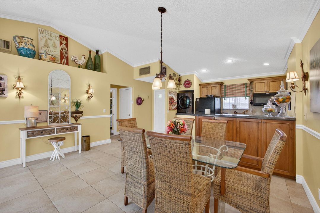 Active With Contract: $419,900 (2 beds, 2 baths, 1135 Square Feet)