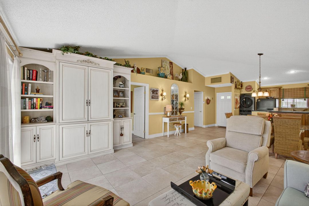 Active With Contract: $419,900 (2 beds, 2 baths, 1135 Square Feet)