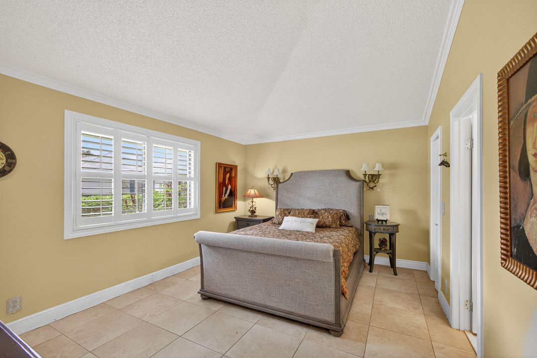 Active With Contract: $419,900 (2 beds, 2 baths, 1135 Square Feet)