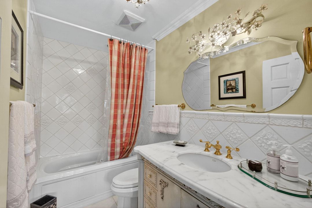 Active With Contract: $419,900 (2 beds, 2 baths, 1135 Square Feet)