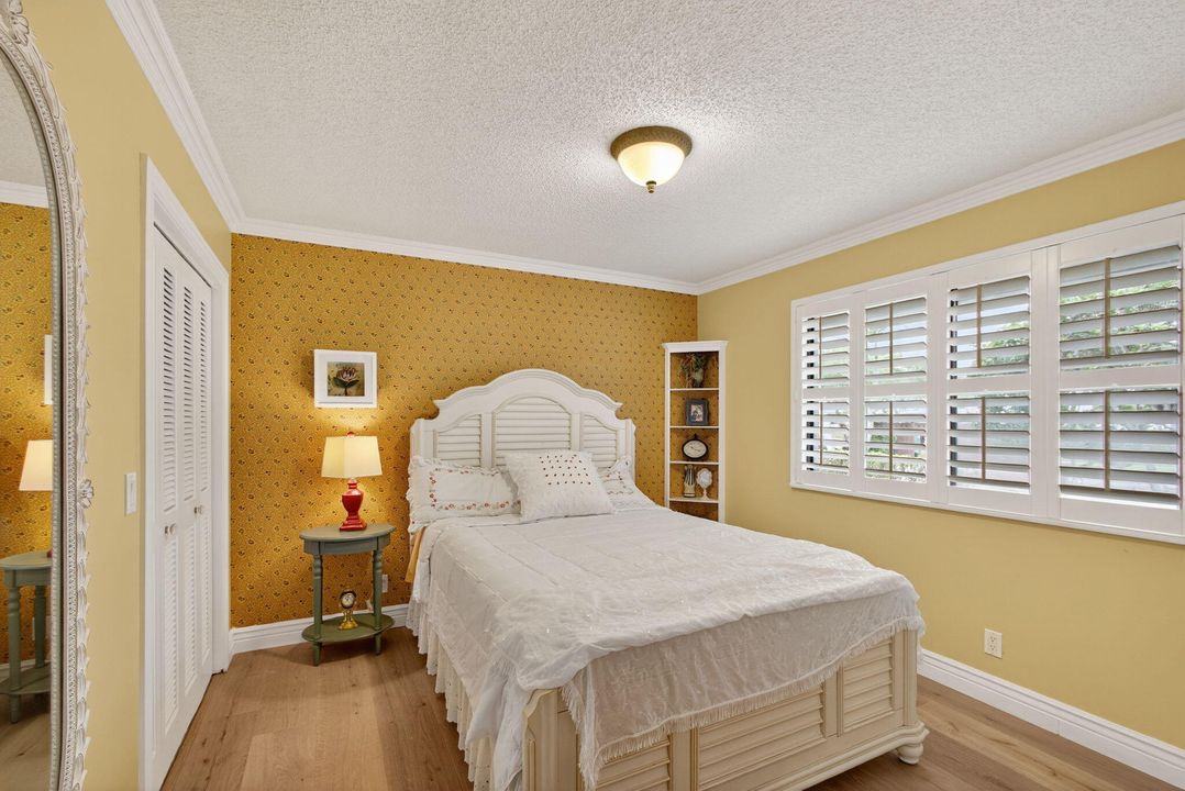 Active With Contract: $419,900 (2 beds, 2 baths, 1135 Square Feet)