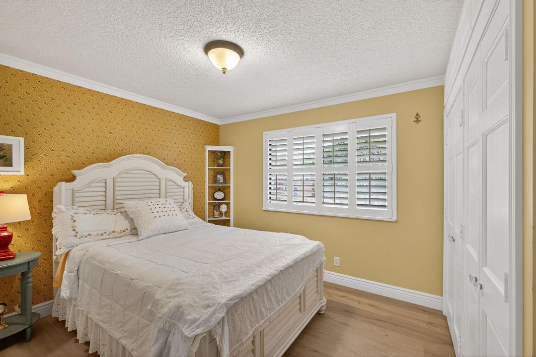 Active With Contract: $419,900 (2 beds, 2 baths, 1135 Square Feet)