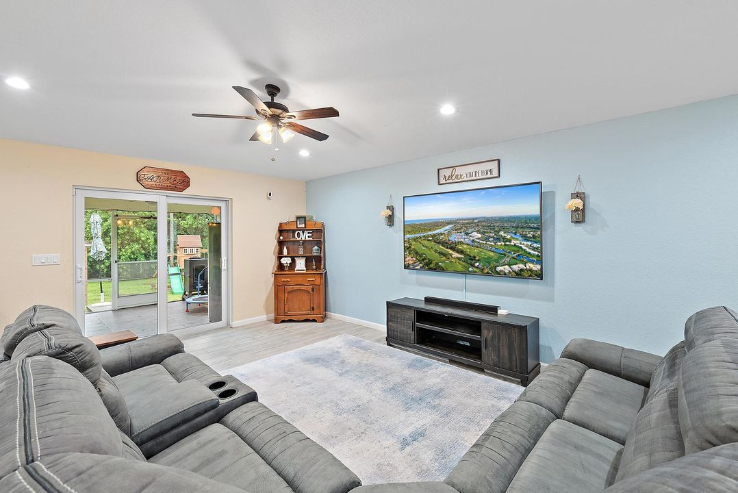 合同活跃: $685,000 (4 贝兹, 2 浴室, 2173 平方英尺)