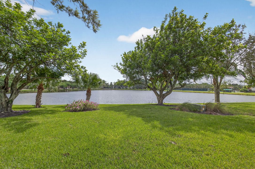 Active With Contract: $419,900 (2 beds, 2 baths, 1135 Square Feet)