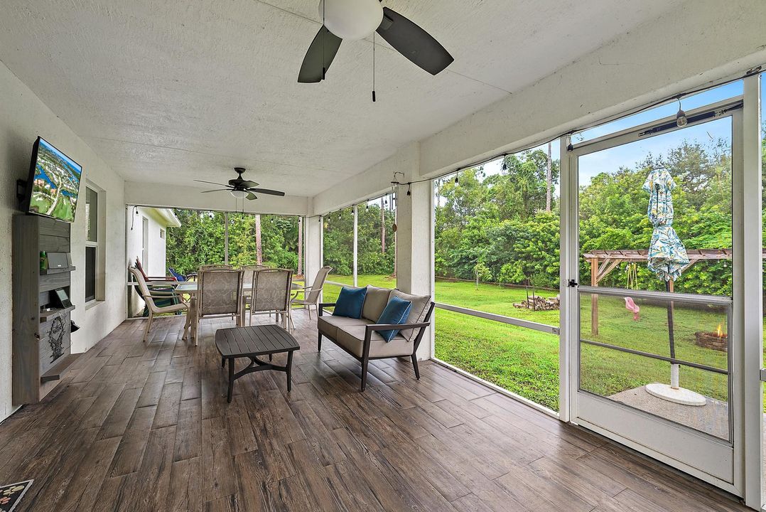 合同活跃: $685,000 (4 贝兹, 2 浴室, 2173 平方英尺)