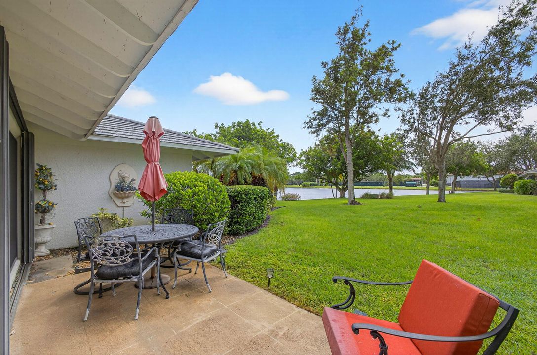 Active With Contract: $419,900 (2 beds, 2 baths, 1135 Square Feet)