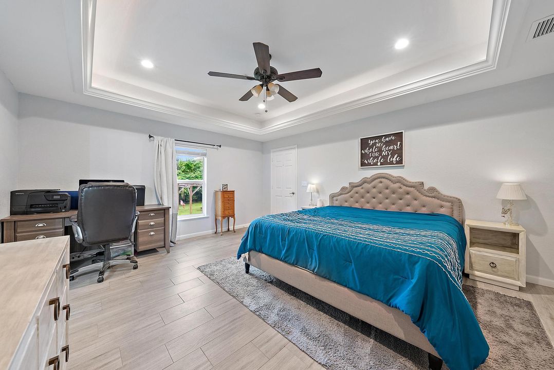 合同活跃: $685,000 (4 贝兹, 2 浴室, 2173 平方英尺)