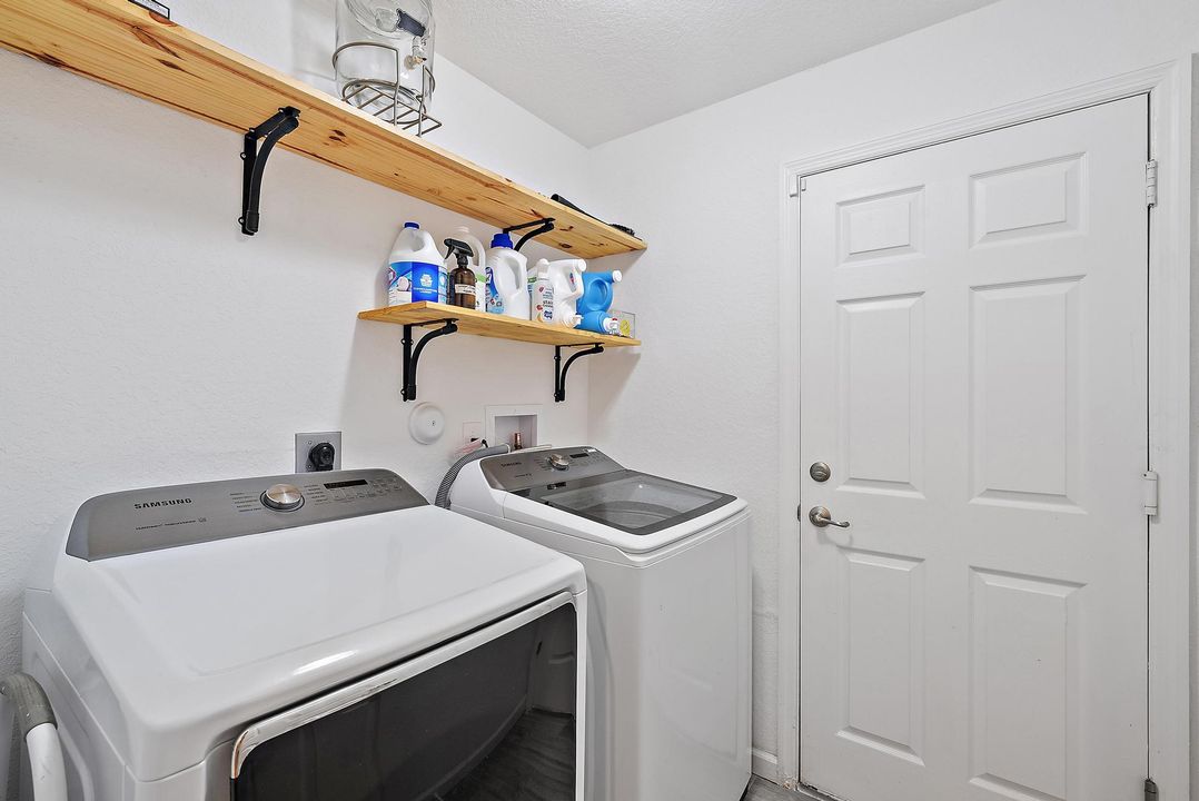 合同活跃: $685,000 (4 贝兹, 2 浴室, 2173 平方英尺)