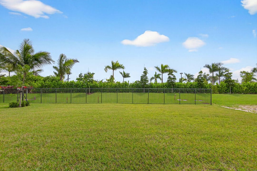 На продажу: $1,823,900 (5 спален, 5 ванн, 5260 Квадратных фут)