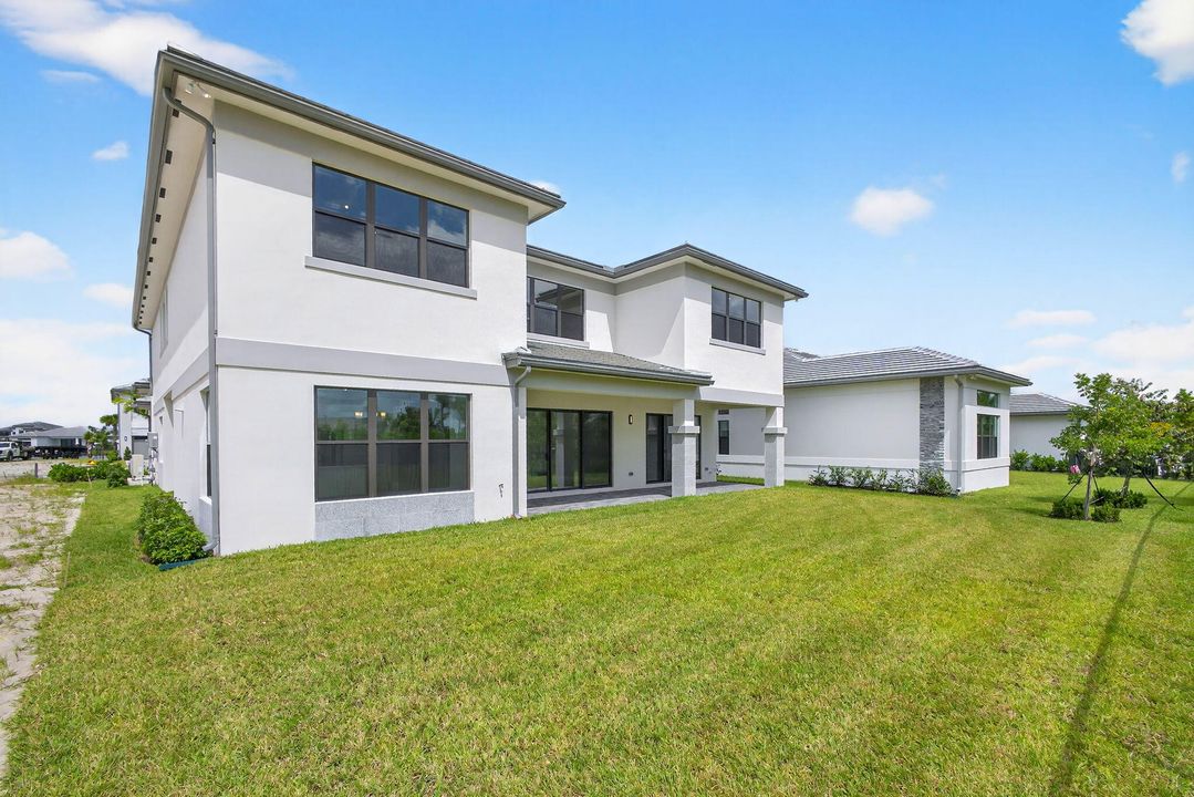 На продажу: $1,823,900 (5 спален, 5 ванн, 5260 Квадратных фут)