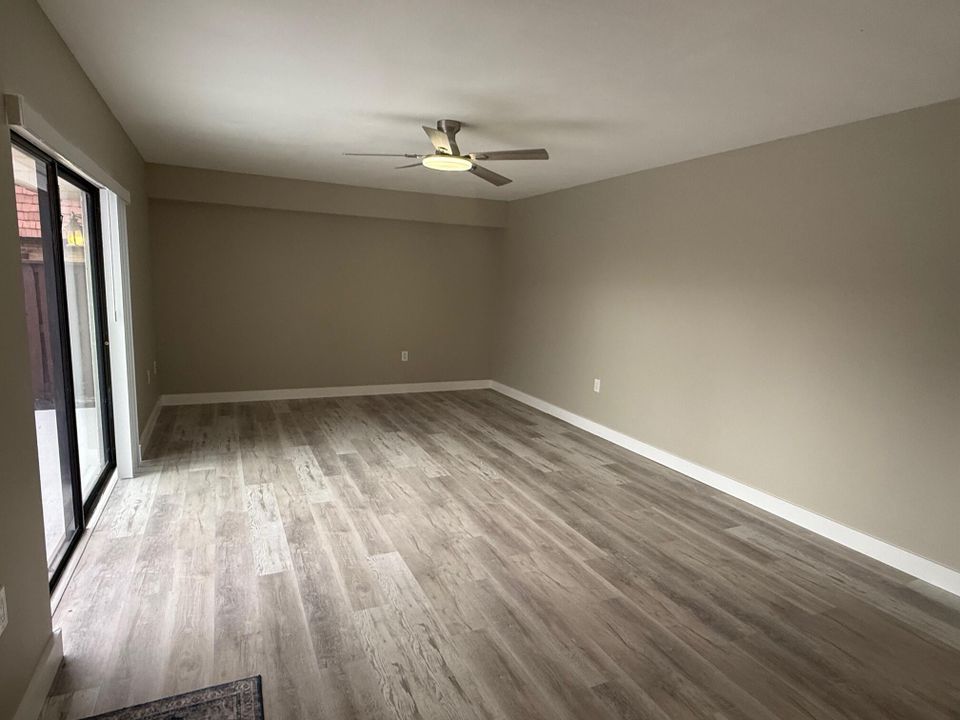 На продажу: $239,200 (2 спален, 2 ванн, 1236 Квадратных фут)