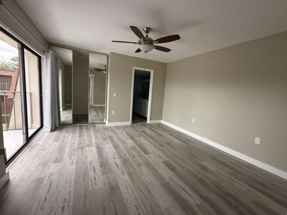 На продажу: $239,200 (2 спален, 2 ванн, 1236 Квадратных фут)