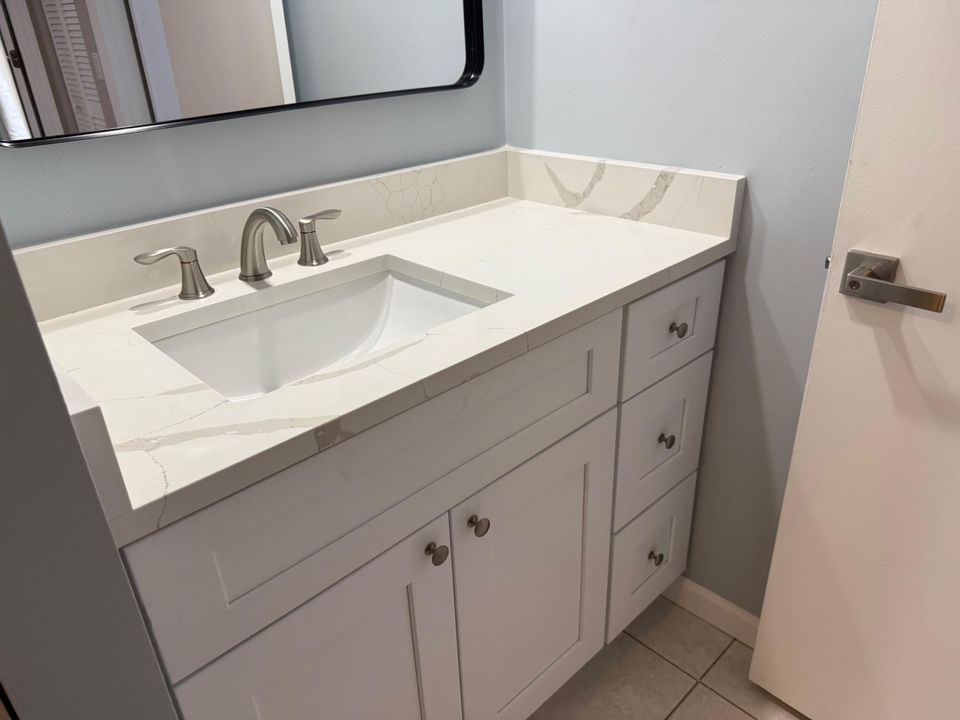 На продажу: $239,200 (2 спален, 2 ванн, 1236 Квадратных фут)